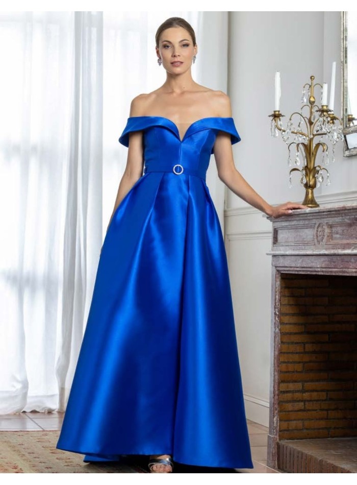 Vestido largo de invitada con escote bardot y cinturón joya para ocasiones especiales