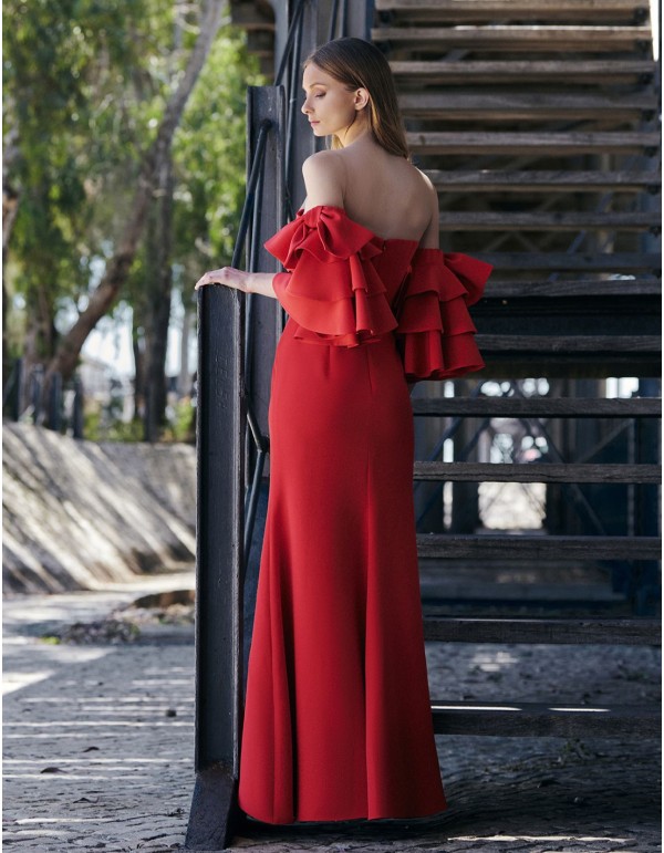 Vestido largo de invitada con manga de volantes y corte sirena 2
