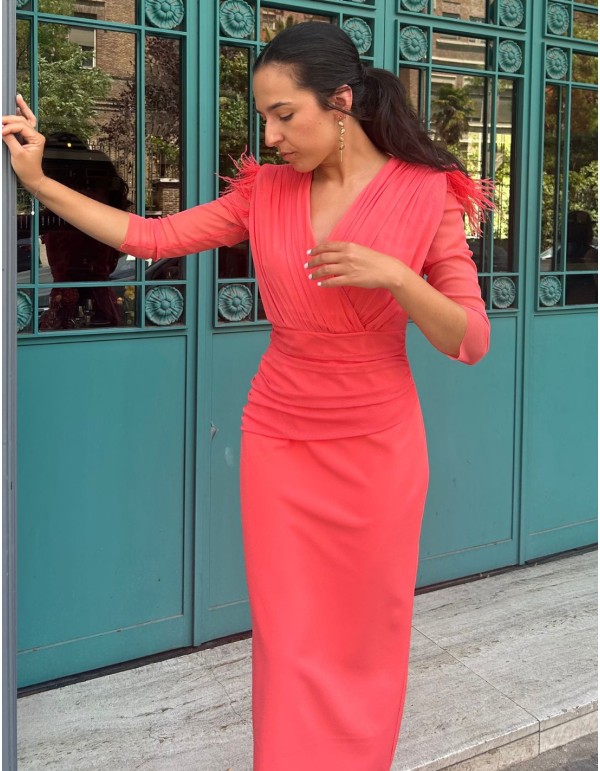 Robe d'invité midi avec détails drapés et manches françaises 2