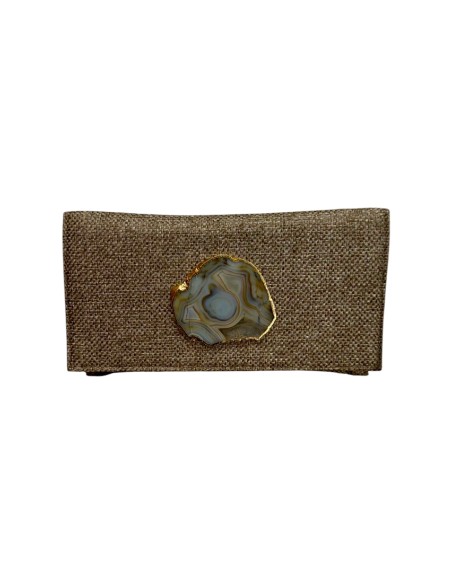 Cartera de mano en yute dorado con broche de piedra Cartera de mano en yute dorado con broche de piedra