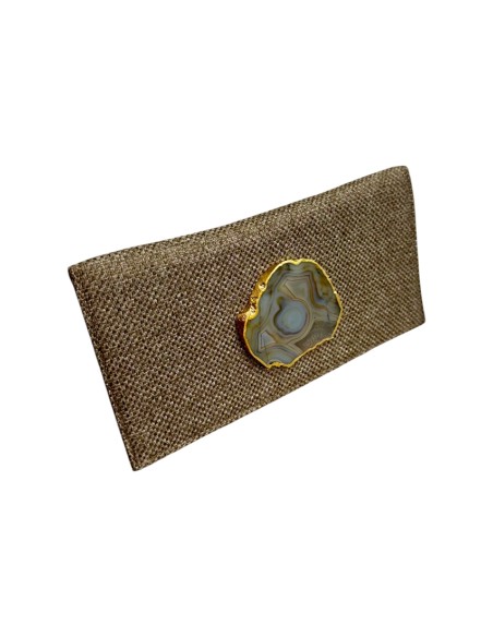 Cartera de mano en yute dorado con broche de piedra para eventos especiales Cartera de mano en yute dorado con broche de piedra para eventos especiales