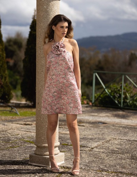 Vestido de fiesta corto con estampado floral y espalda descubierta