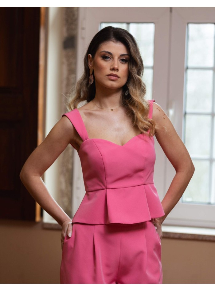 Conjunto de invitada con top de peplum y pantalón largo para evento