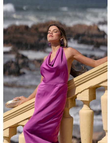 Vestido largo de invitada malva con escote halter drapeado para ocasiones especiales Vestido largo de invitada malva con escote halter drapeado para ocasiones especiales