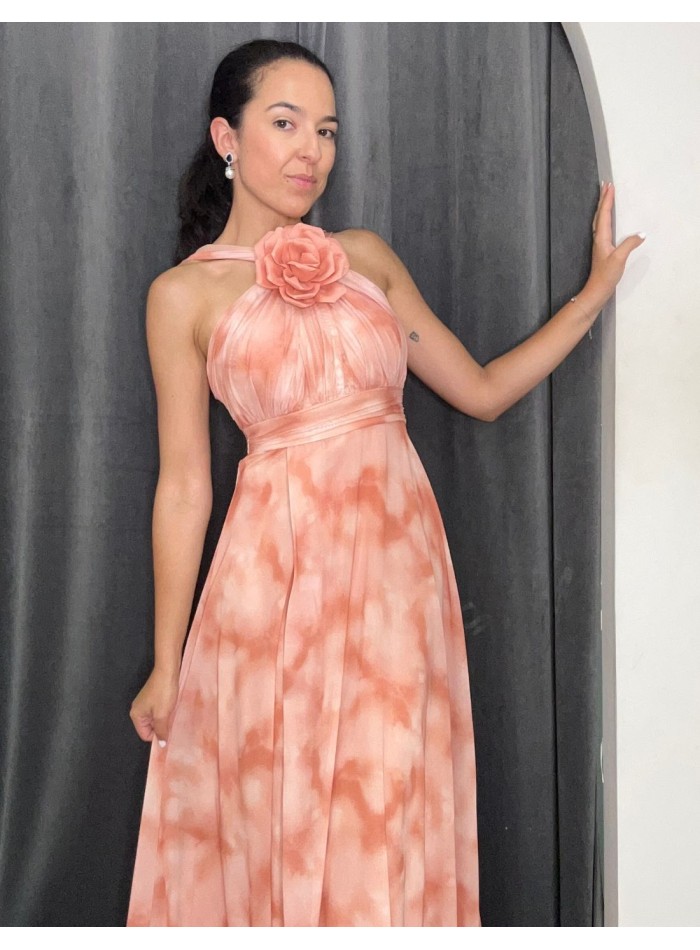 Robe de soirée longue avec encolure dos nu et détails floraux