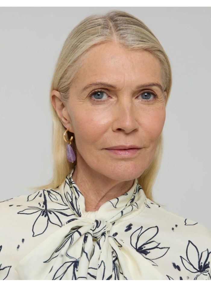 Aros dorados con piedra amatista