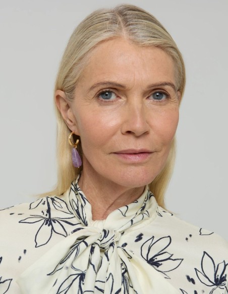 Aros dorados con piedra amatista Aros dorados con piedra amatista