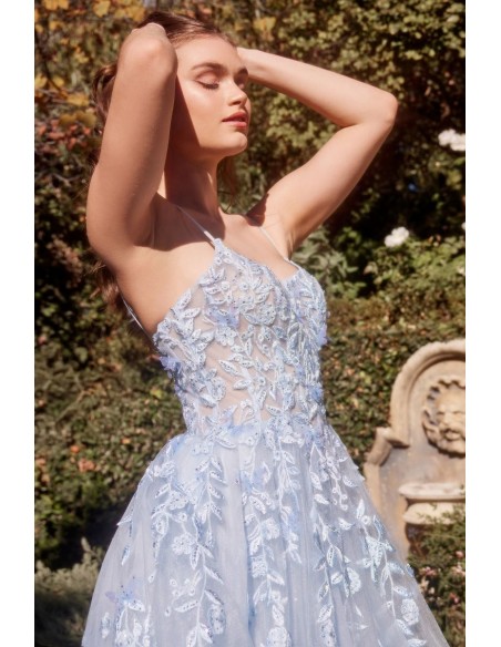 Robe de soirée longue avec corsage brodé et jupe en tulle bleu ciel