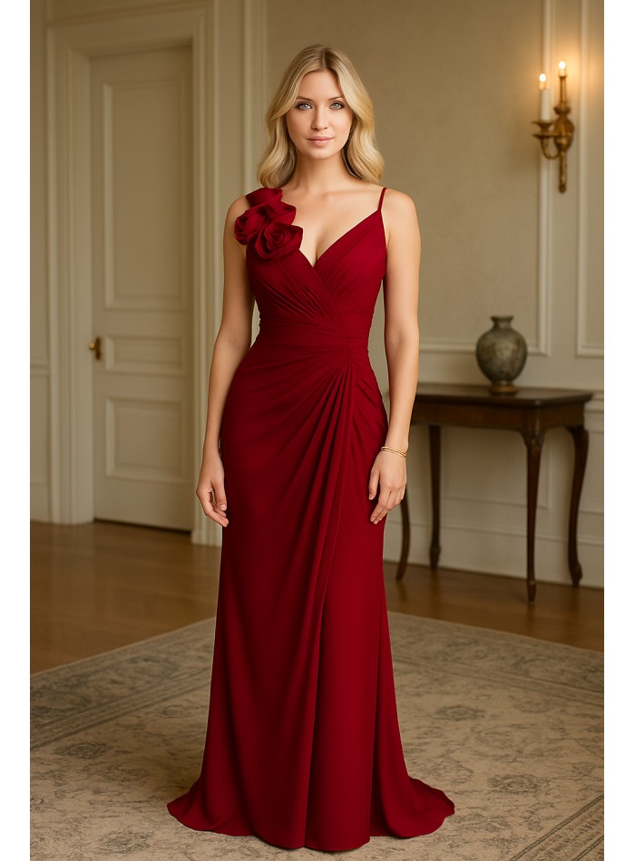 Vestido de fiesta largo con escote en pico y detalle de flor en el tirante