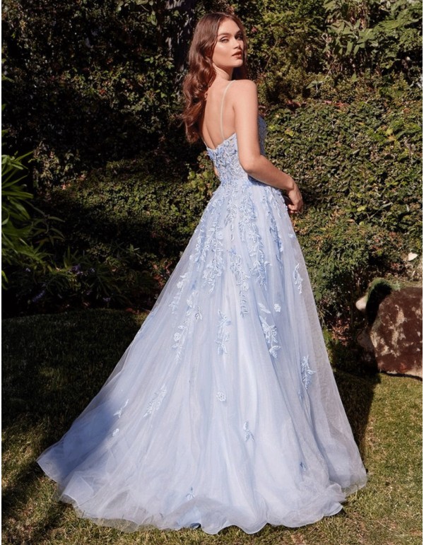 Vestido de fiesta largo con cuerpo bordado y falda de tul en azul cielo