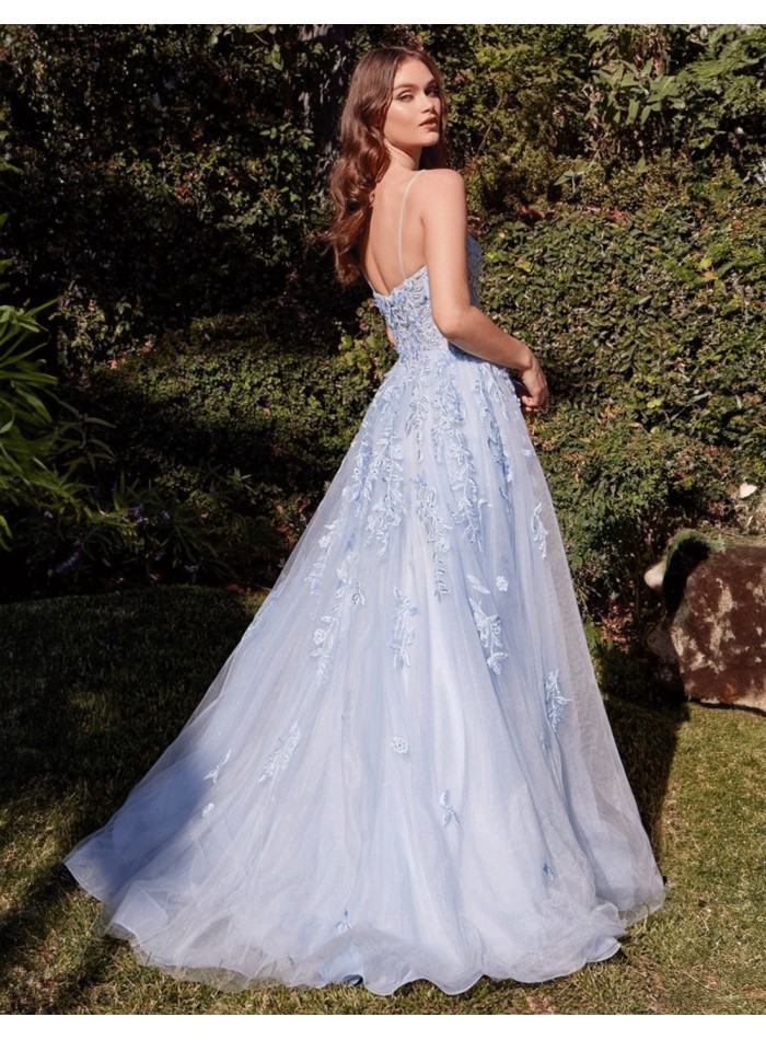 Robe de soirée longue avec corsage brodé et jupe en tulle bleu ciel