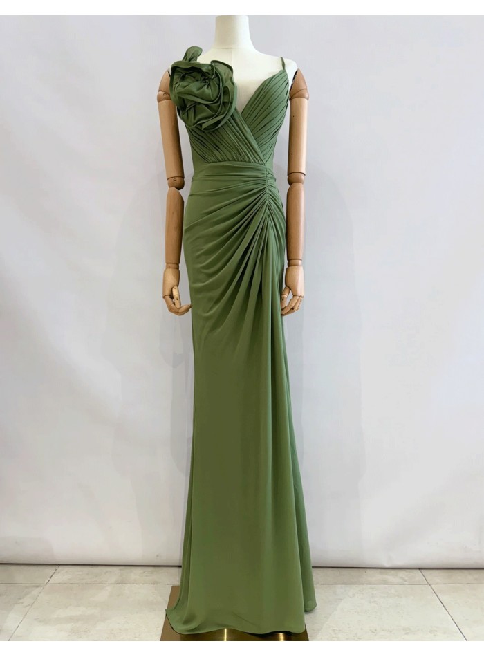 Long gown with slit and flower detail pistaccio