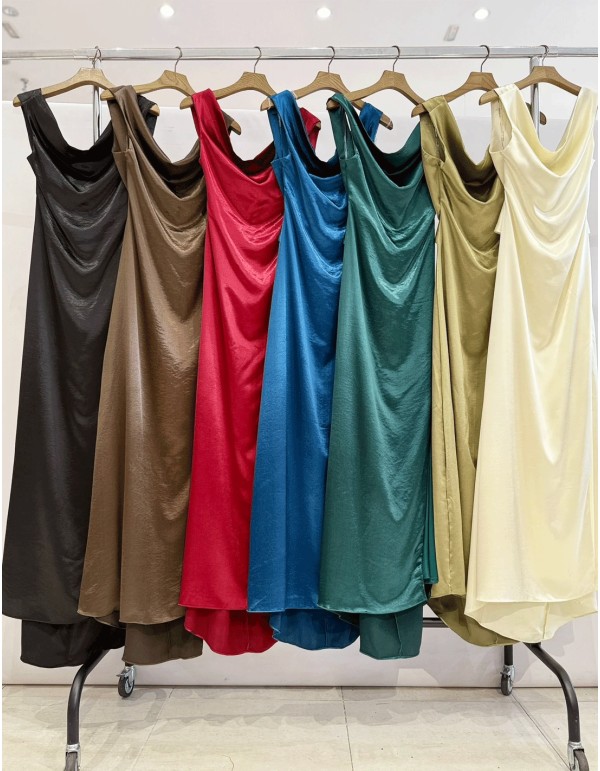 Robe longue d'invitée en satin à dos ouvert - Elegance for Weddings and Events