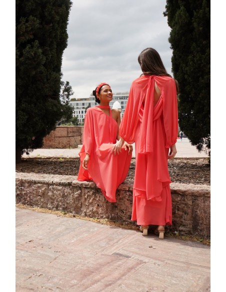 Vestido midi de gasa con escote asimétrico y lazada al cuello