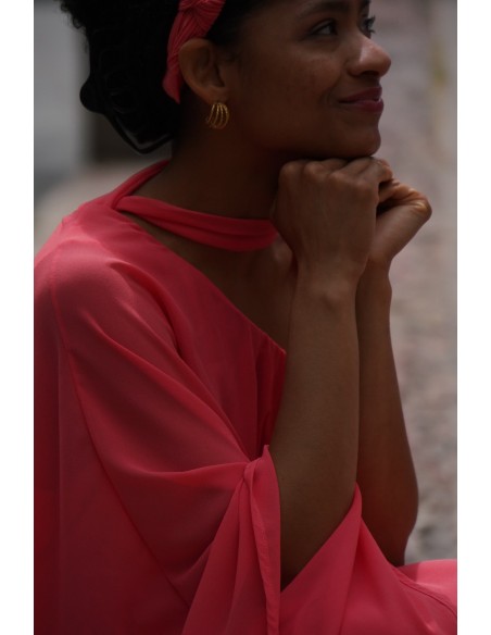 Vestido midi de gasa con escote asimétrico y lazada al cuello