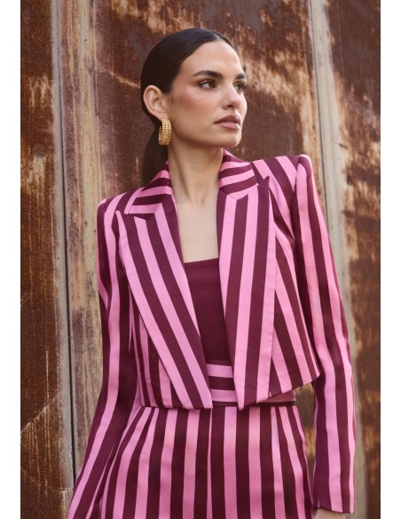 Veste de tailleur à rayures roses avec col smoking