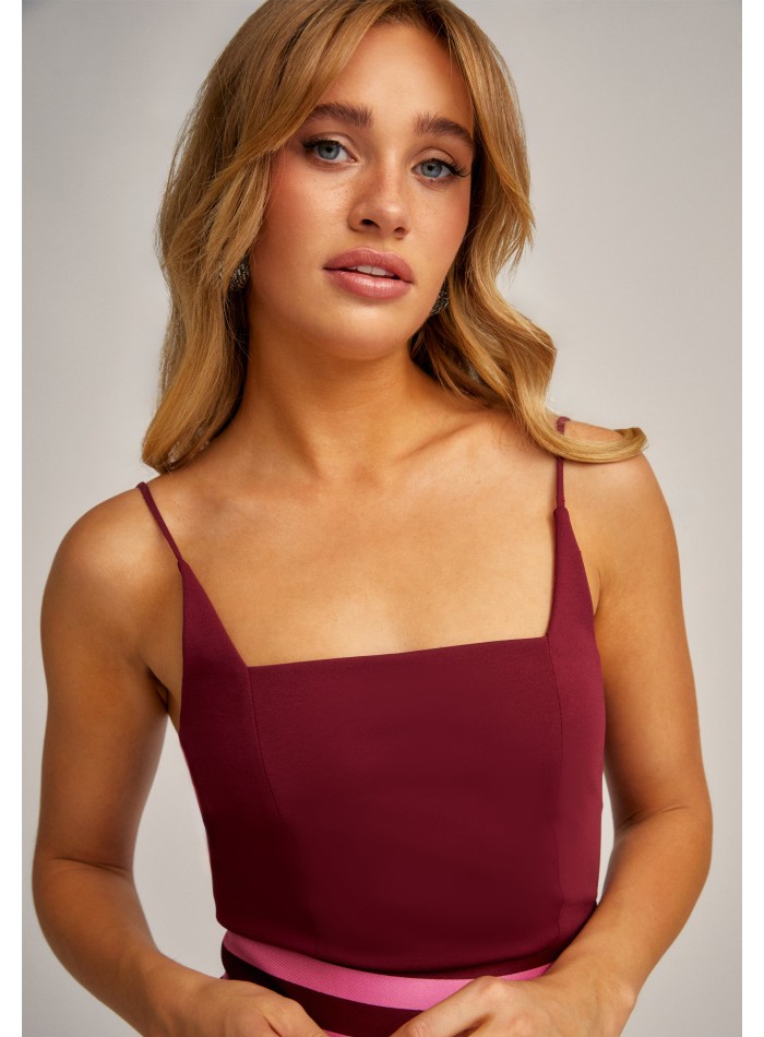 Burgundy knitted top with square neckline and shoulder straps