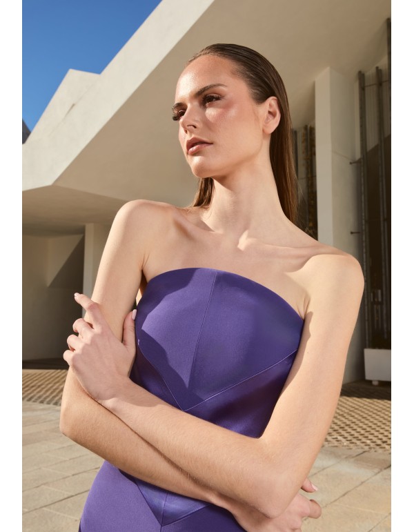 Vestido midi morado palabra de honor con escote curvo 2