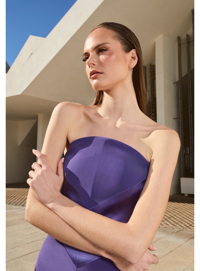 Robe midi violette sans bretelles avec encolure...