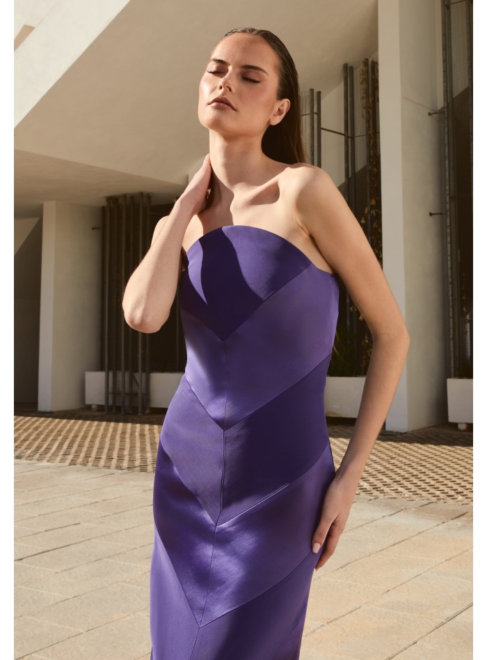 Robe midi violette sans bretelles avec encolure...