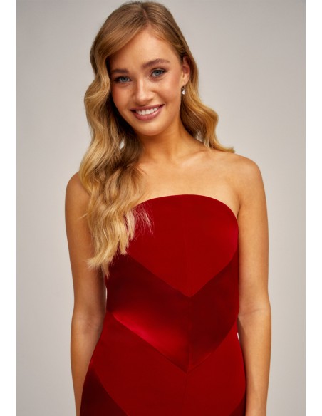 Vestido midi rojo en triacetato palabra de honor con escote curvo para invitada