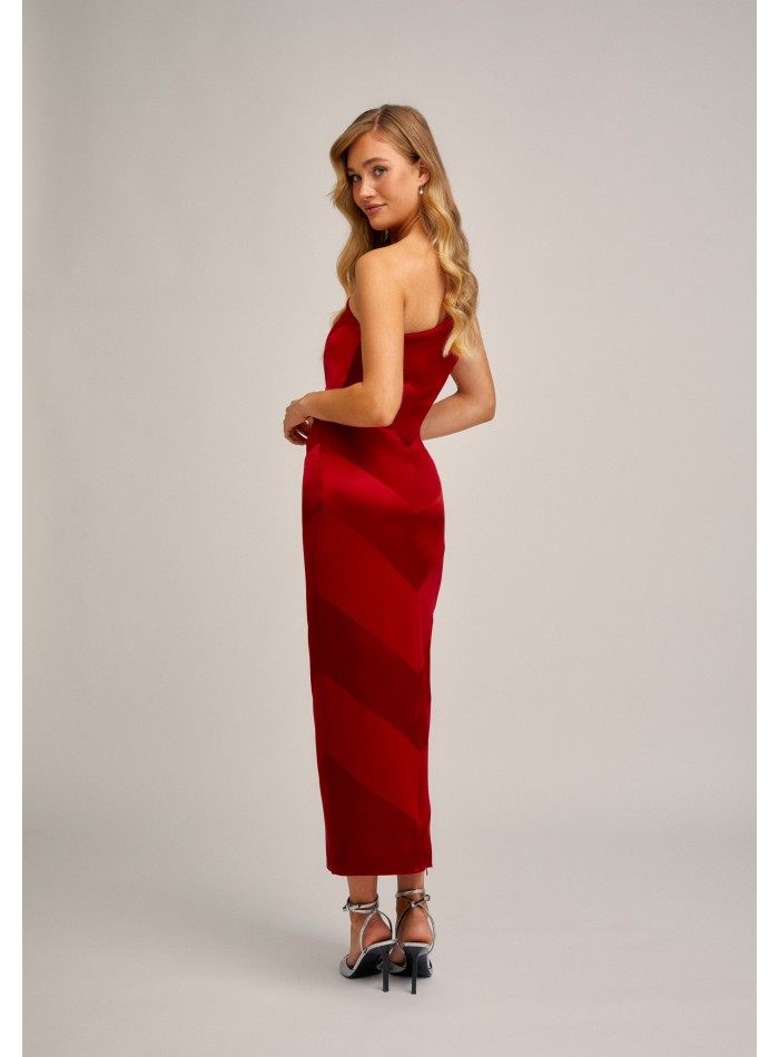 Robe midi rouge sans bretelles avec encolure...