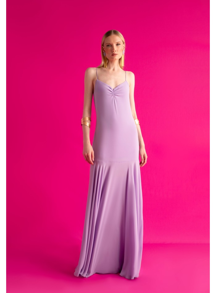 Vestido largo lila de tirantes con escote fruncido y falda de capa para eventos especiales