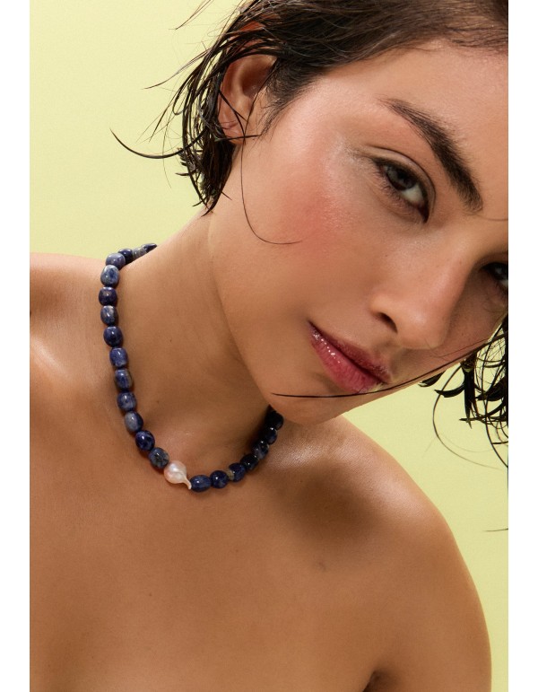 Blue stones necklace with pearl detail 2
