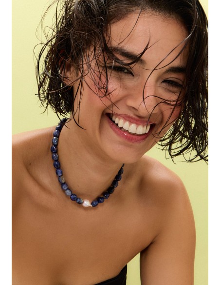 Blue stones necklace with pearl detail