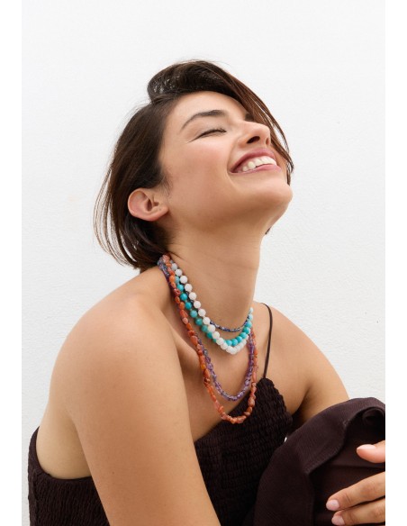 Collar en capas con piedras multicolores Collar en capas con piedras multicolores