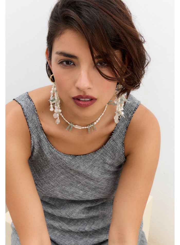 Collar de perlas con detalle de piedras aguamarina