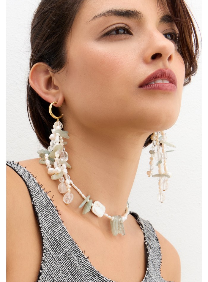 Collar de perlas con detalle de piedras aguamarina