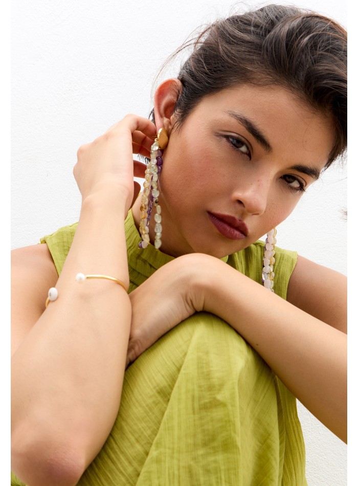 Pendientes dorados con piedras multicolor