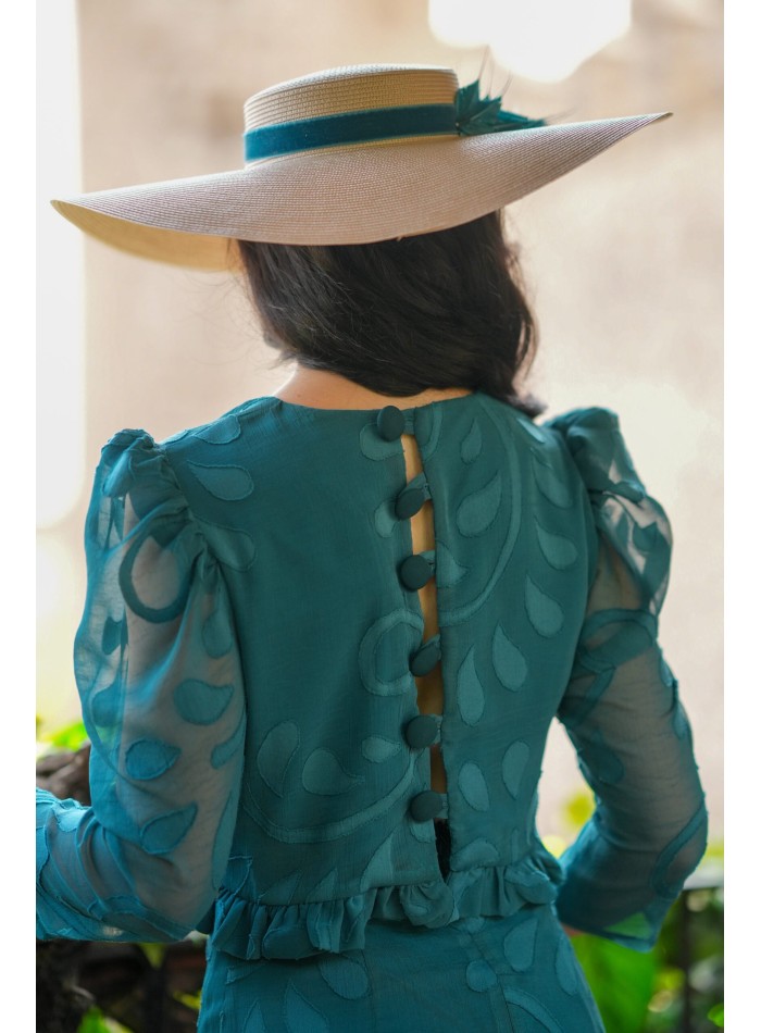 Conjunto de invitada petróleo en gasa brocada con volante para bodas