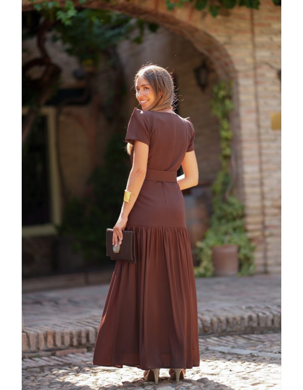 Vestido marrón chocolate con escote cuadrado y fajín 2