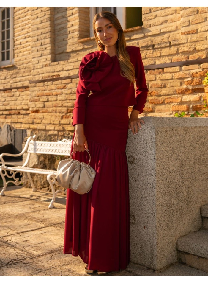 Ensemble haut et jupe pour invités marron avec fleur maxi