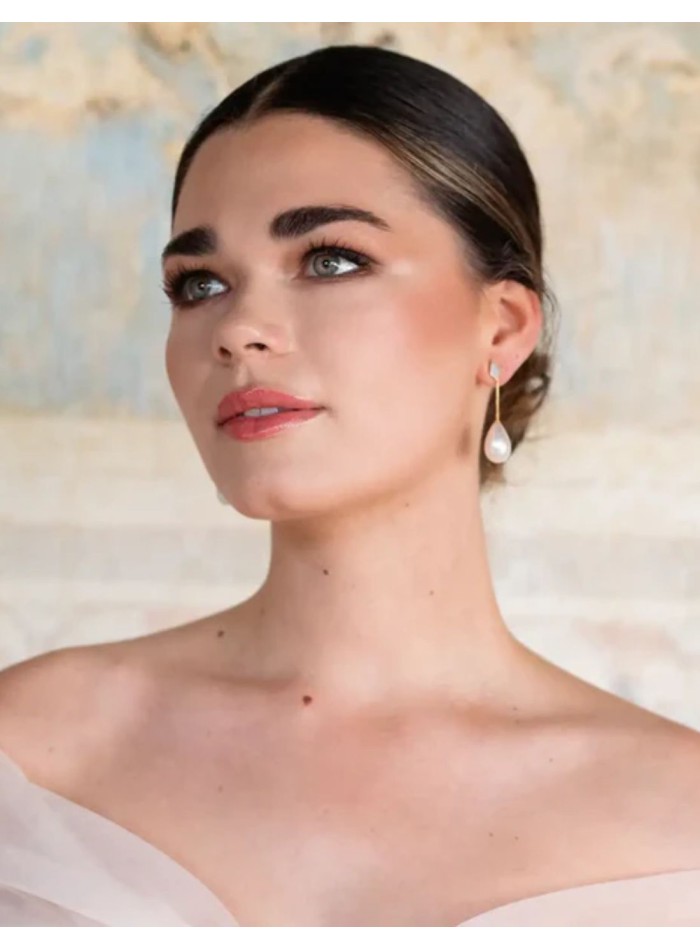 Short bridal earrings with golden thread and...