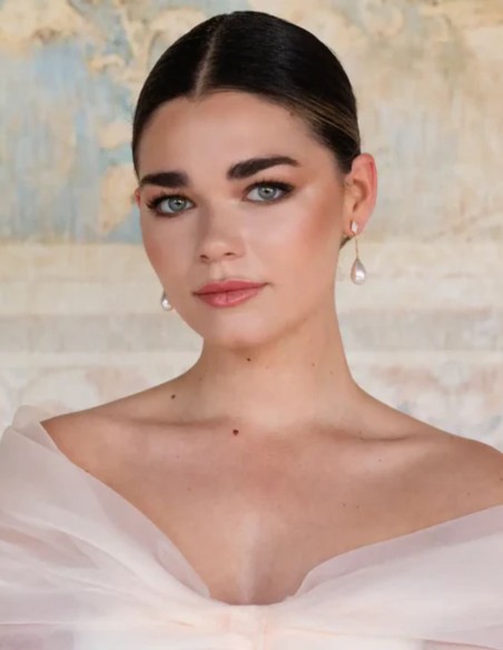 Pendientes cortos de novia con hilo dorado y lágrima perlada