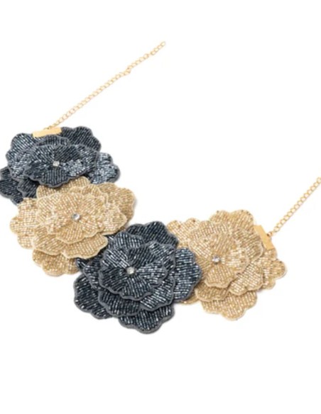 Collar con flores bordadas en dorado y gris Collar con flores bordadas en dorado y gris