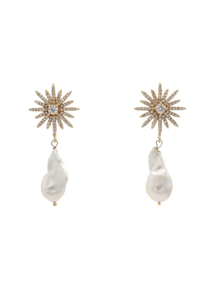 Longues boucles d'oreilles avec étoile et perles baroques