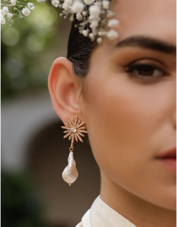 Pendientes largos con diseño de estrella y perla barroca 2