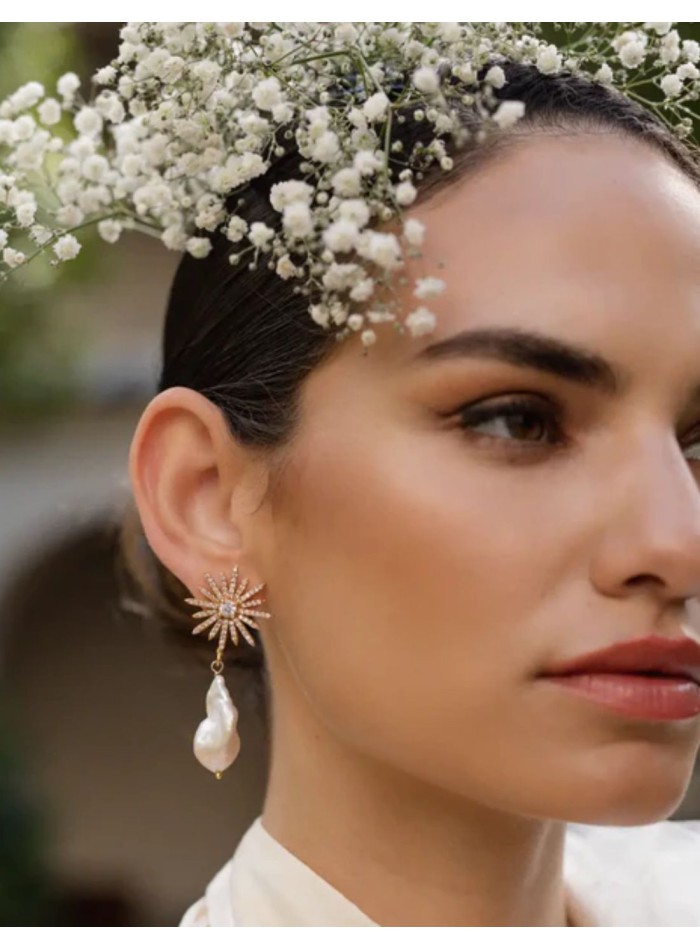 Long earrings with star and baroque pearl design