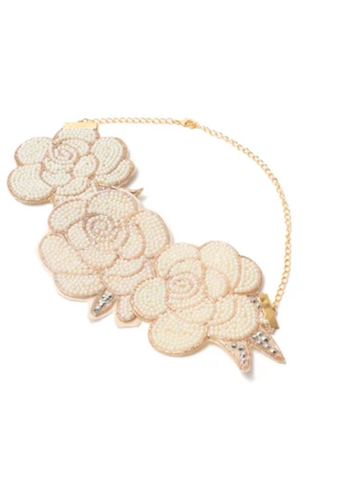 Necklace with embroidered flowers in beige