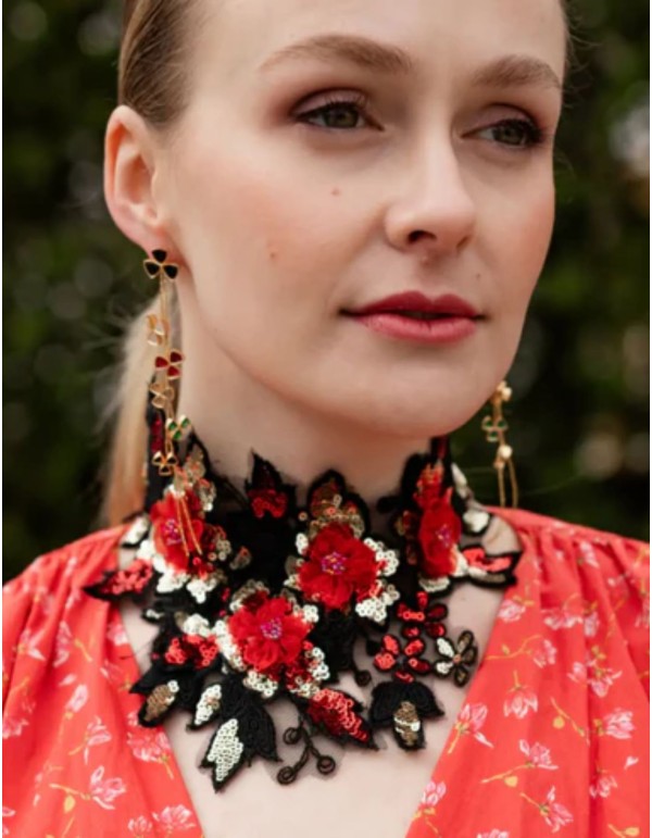 Necklace with black and red embroidered flowers