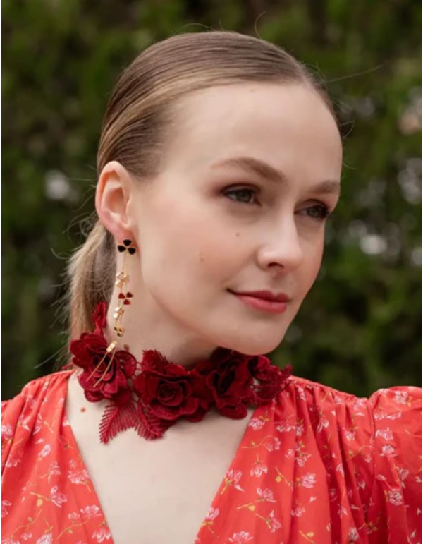 Necklace with burgundy embroidered flowers