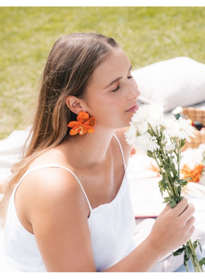 Boucles d'oreilles de fête avec pétales de perles
