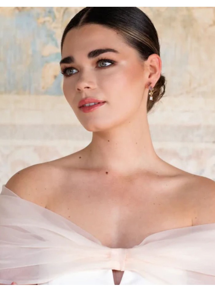 Short earrings with colored geometric stones