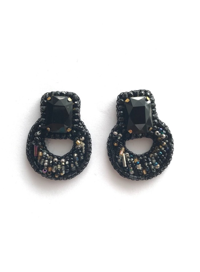 Boucles d'oreilles brodées de perles et cristal central rectangulaire