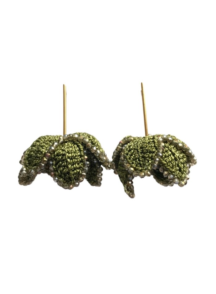 Pendientes florales de crochet con cristales y herraje dorado verdes