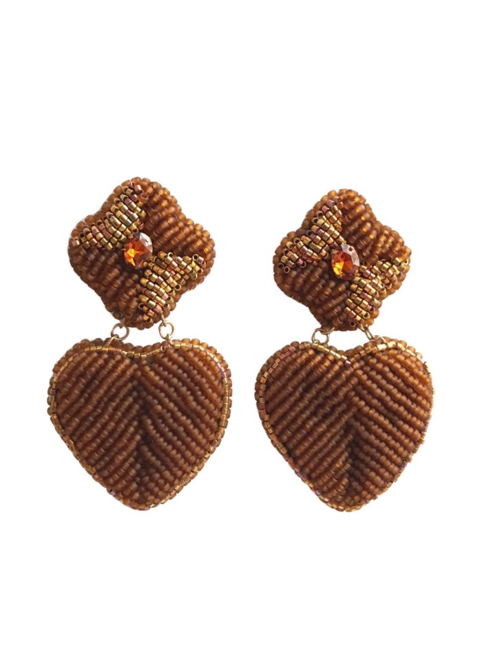 Boucles d'oreilles fleurs et cœurs brodés à la main avec perles